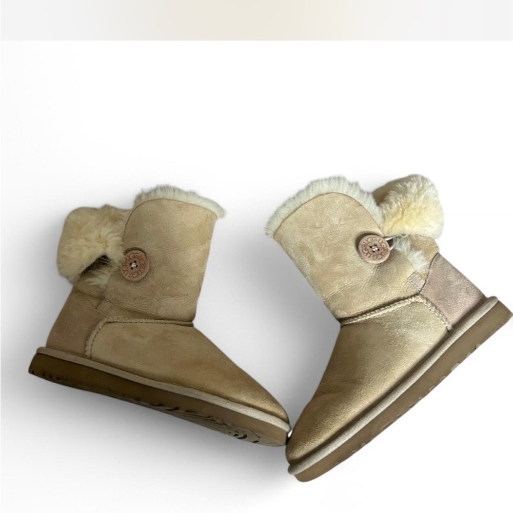 Women’s UGG Cream Bailey Button II Boot Size 5